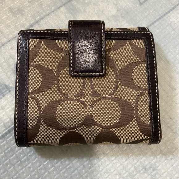 Coach women’s bifold wallet - Picture 8 of 9